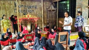 https://jogja.tribunnews.com/2019/04/23/berkunjung-ke-kampoeng-dolanan-nusantara-di-borobudur-kampung-unik-dengan-konsep-dolanan